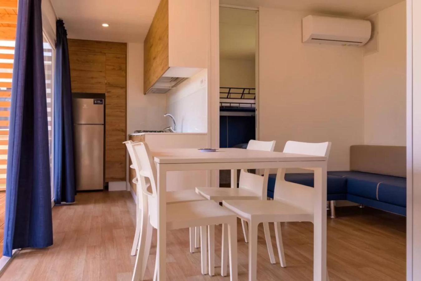 Torre Rinalda Beach Camping & Resort Lecce Szoba fotó